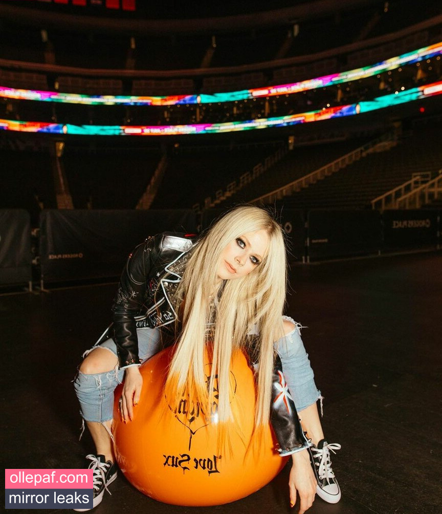 Latest Leaks Avril Lavigne Nude #1002 - Fapello