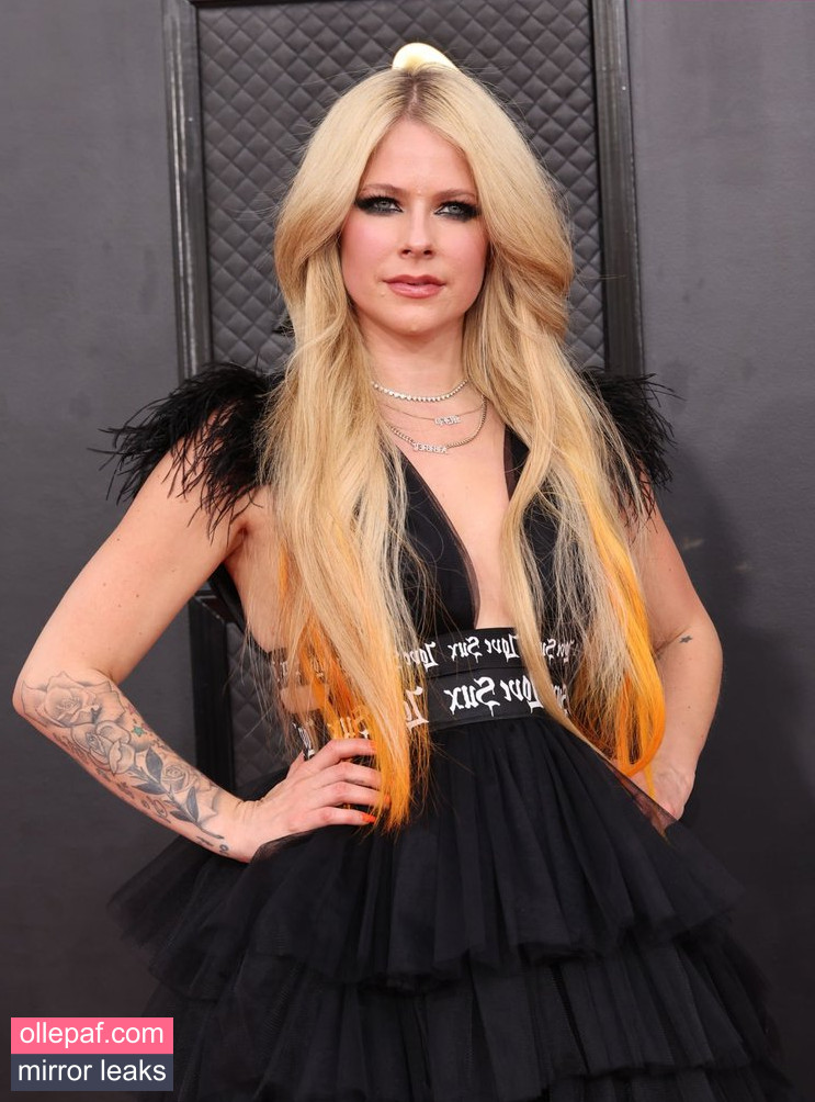 Latest Leaks Avril Lavigne Nude #1055 - Fapello