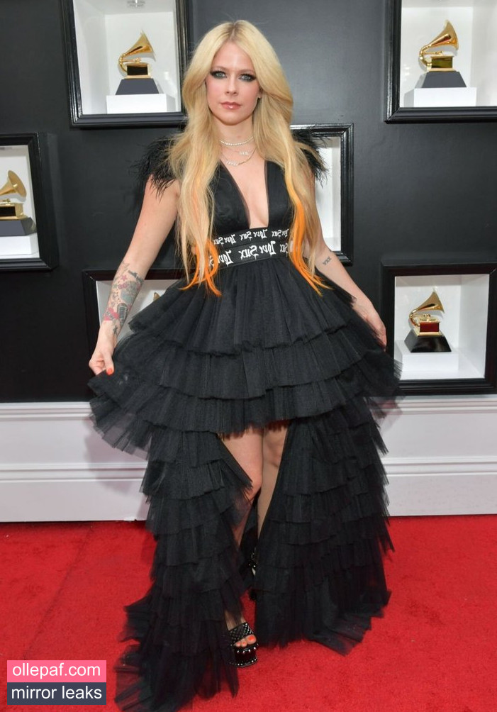 Latest Leaks Avril Lavigne Nude #1098 - Fapello