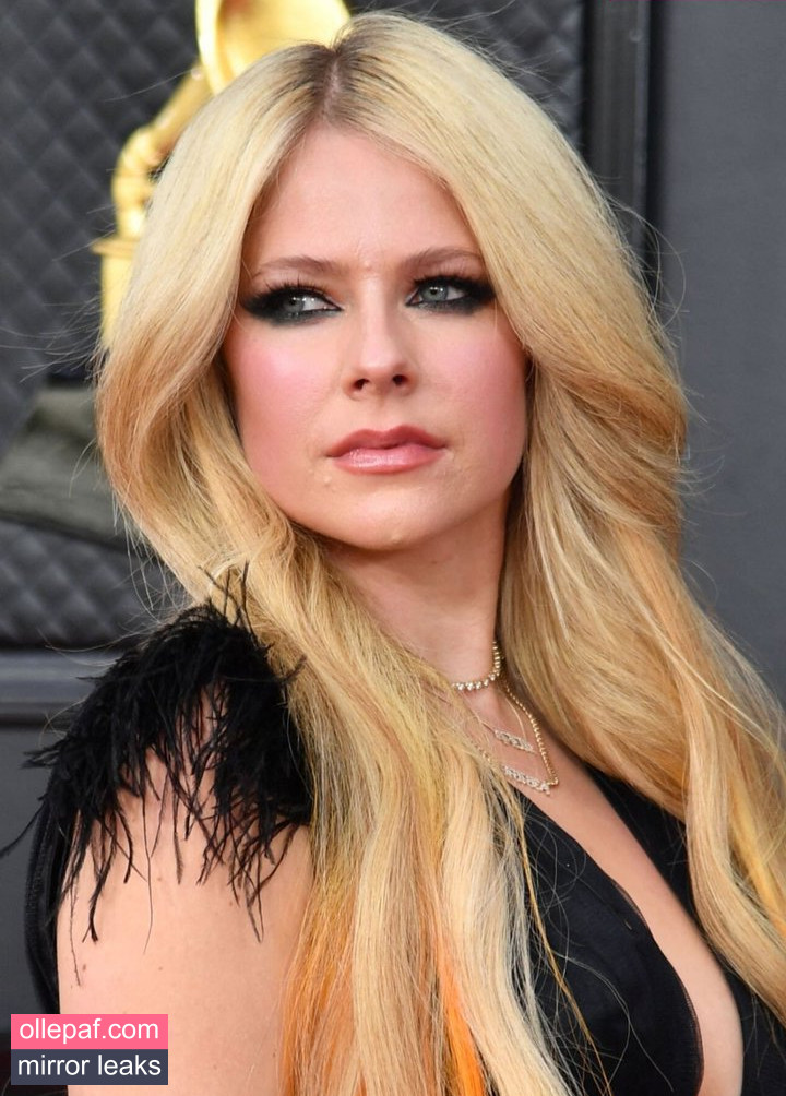 Latest Leaks Avril Lavigne Nude #1099 - Fapello