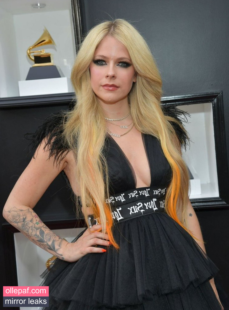 Latest Leaks Avril Lavigne Nude #1101 - Fapello