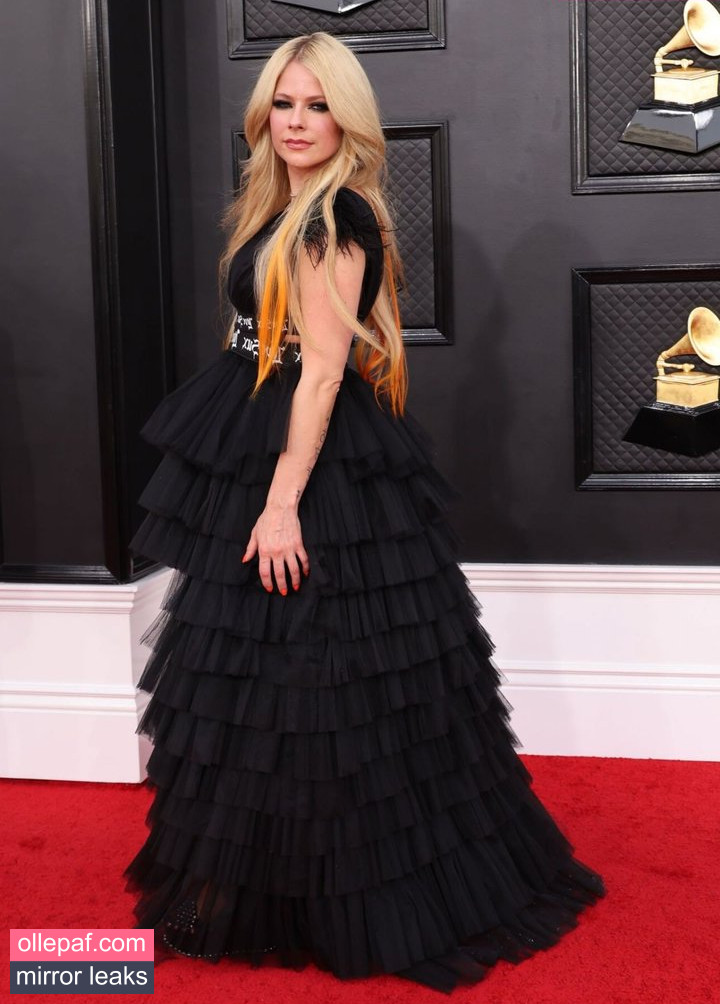 Latest Leaks Avril Lavigne Nude #1102 - Fapello