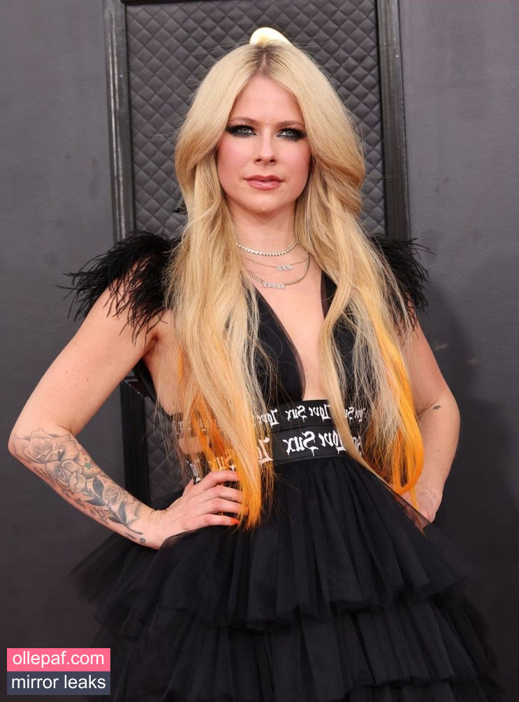 Latest Leaks Avril Lavigne Nude #1104 - Fapello