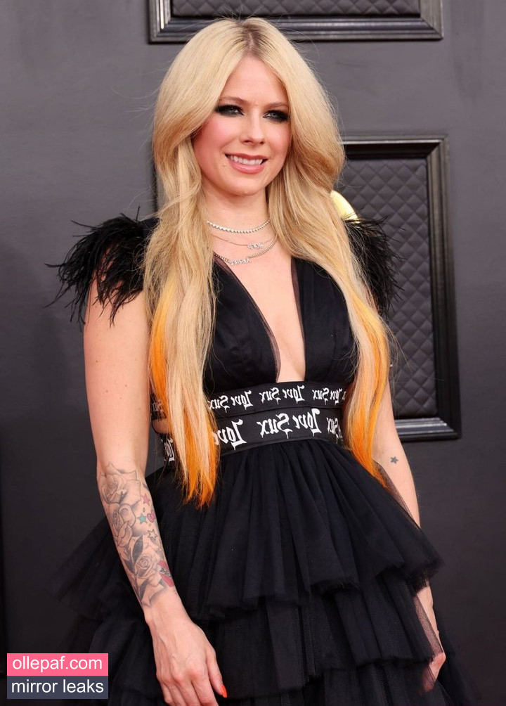 Latest Leaks Avril Lavigne Nude #1105 - Fapello