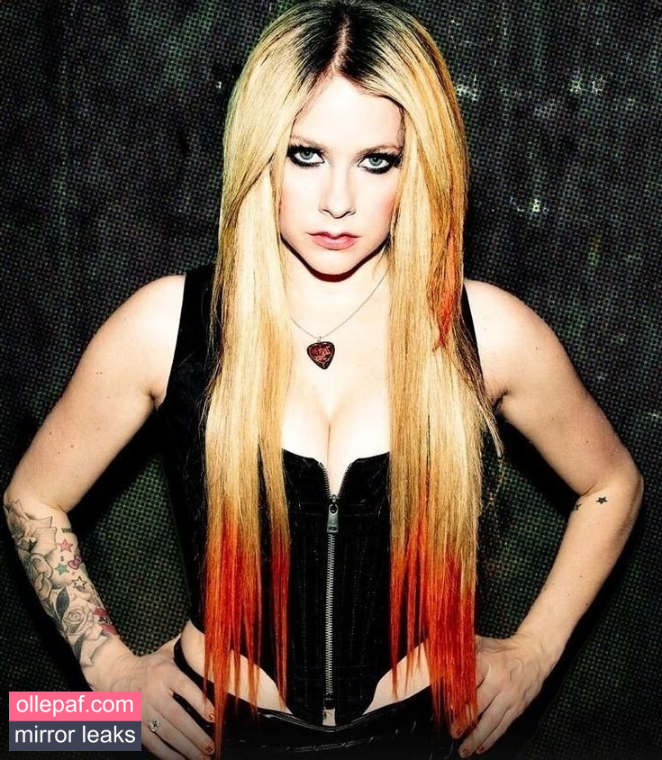 Latest Leaks Avril Lavigne Nude #26 - Fapello