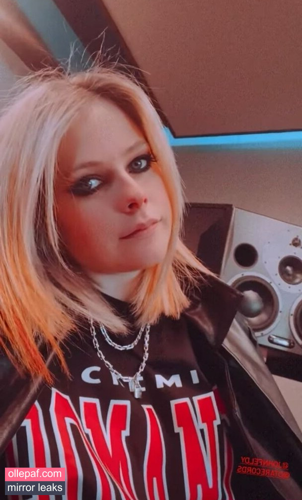 Latest Leaks Avril Lavigne Nude #30 - Fapello