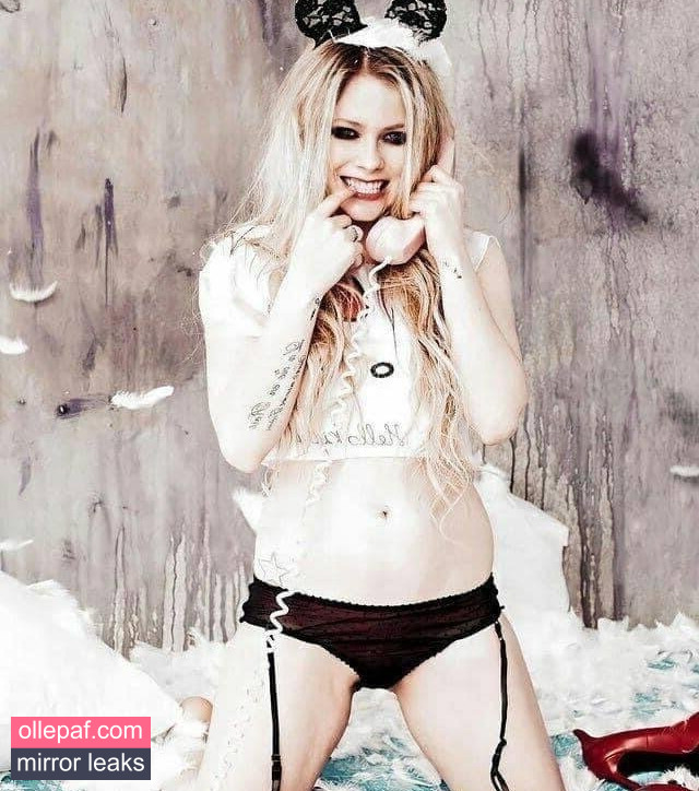 Latest Leaks Avril Lavigne Nude #299 - Fapello