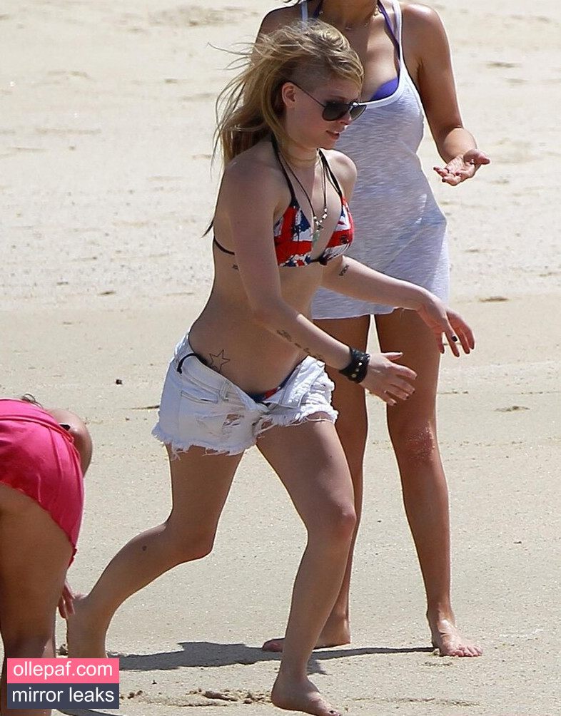 Latest Leaks Avril Lavigne Nude #321 - Fapello