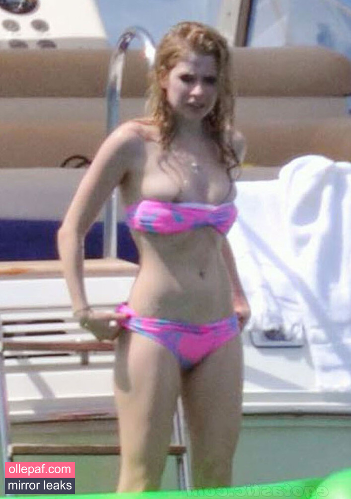Latest Leaks Avril Lavigne Nude #329 - Fapello