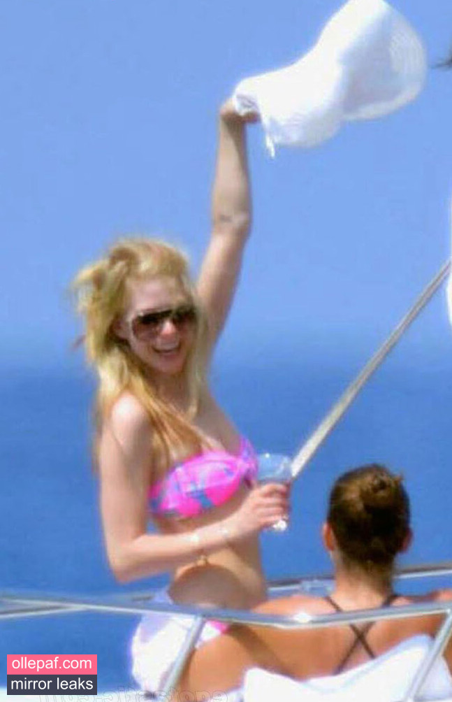 Latest Leaks Avril Lavigne Nude #333 - Fapello