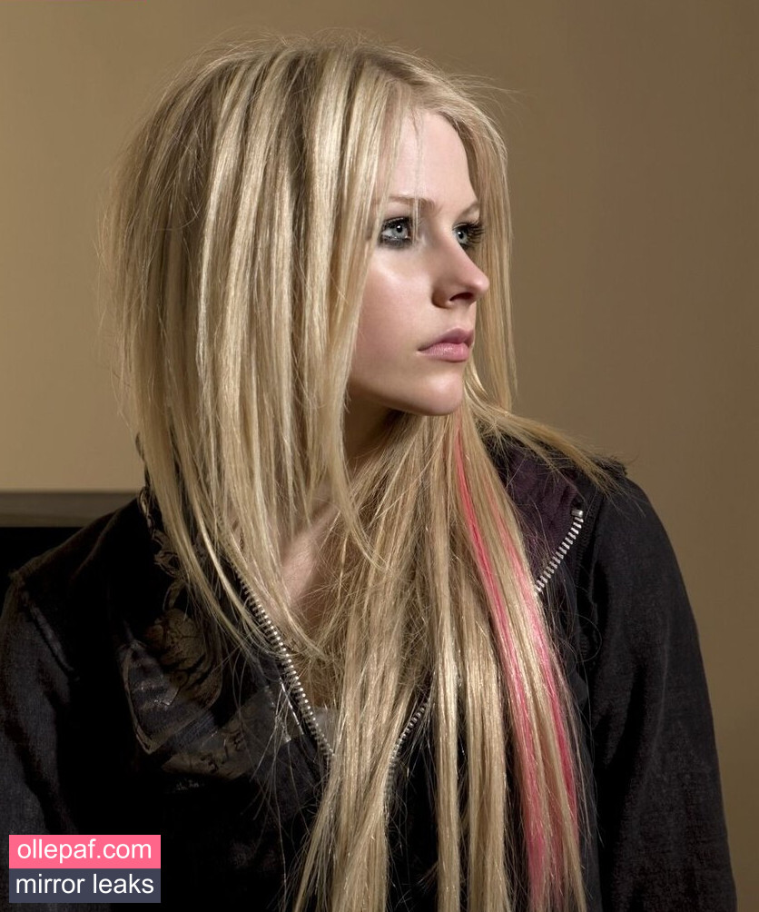 Latest Leaks Avril Lavigne Nude #390 - Fapello