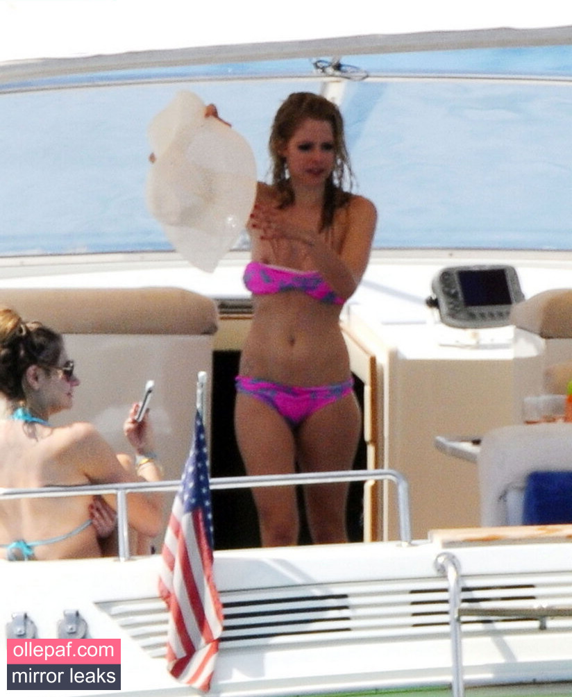 Latest Leaks Avril Lavigne Nude #401 - Fapello