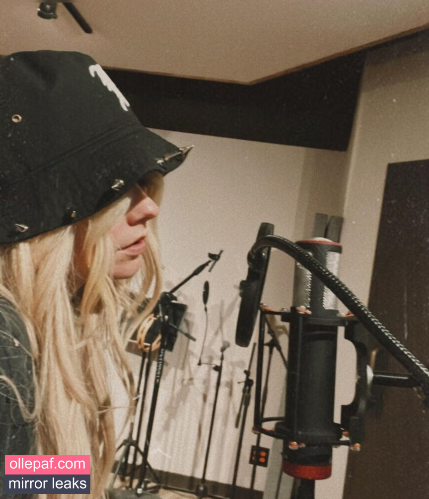 Latest Leaks Avril Lavigne Nude #407 - Fapello