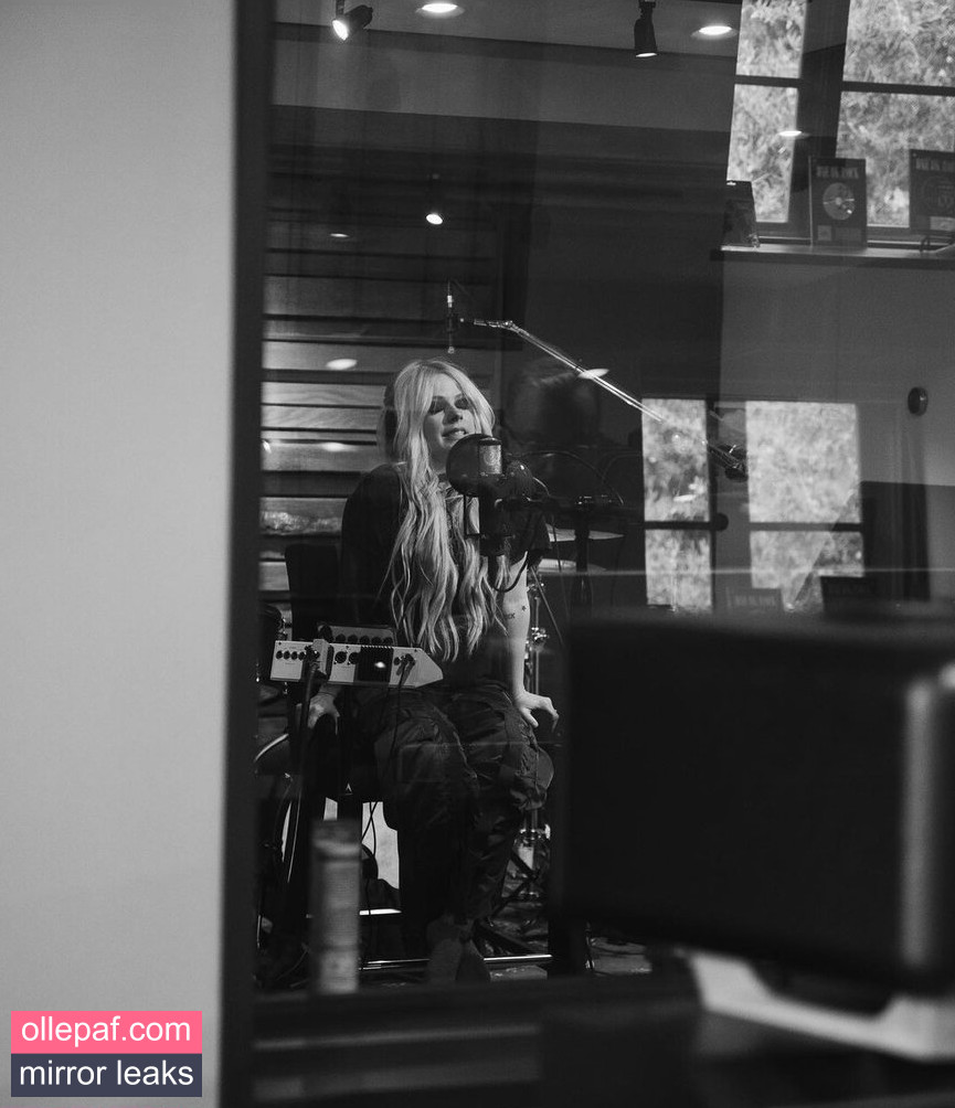 Latest Leaks Avril Lavigne Nude #408 - Fapello