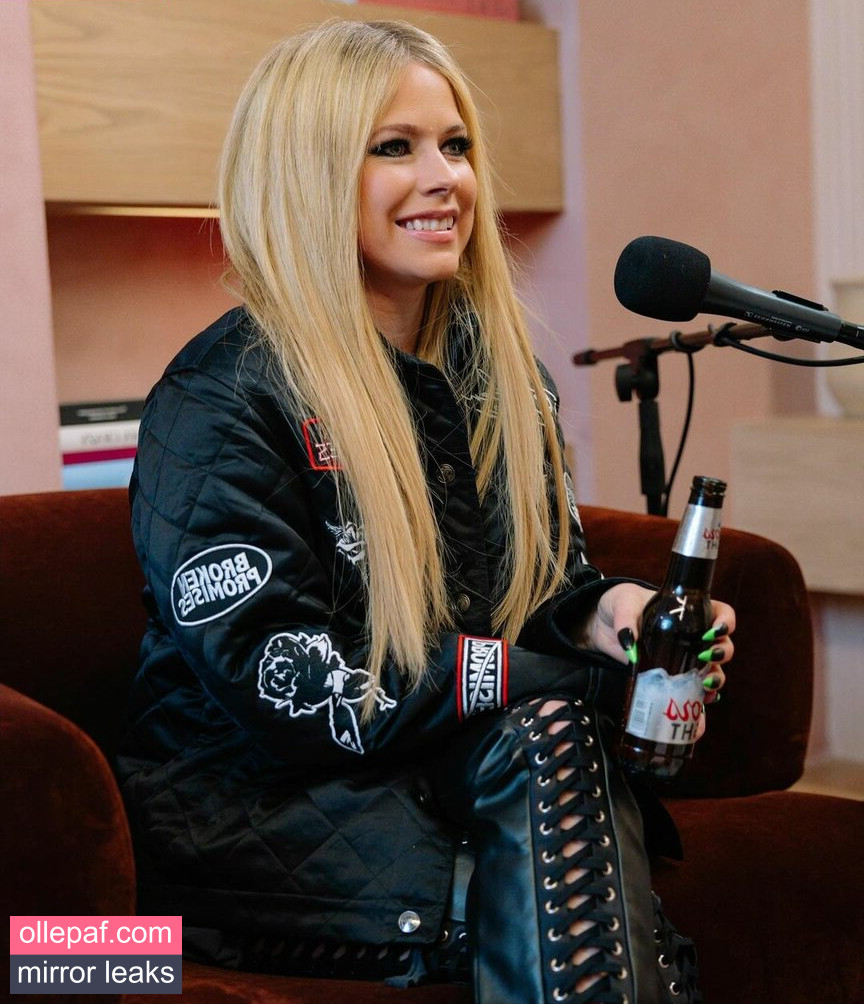 Latest Leaks Avril Lavigne Nude #438 - Fapello