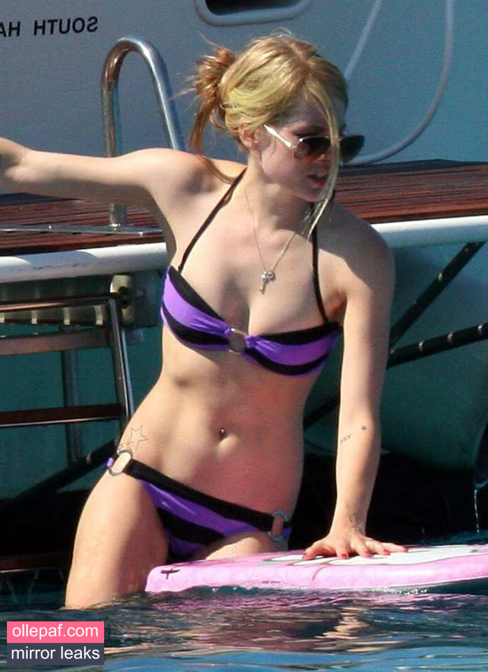Latest Leaks Avril Lavigne Nude #471 - Fapello