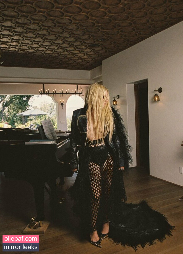 Latest Leaks Avril Lavigne Nude #491 - Fapello