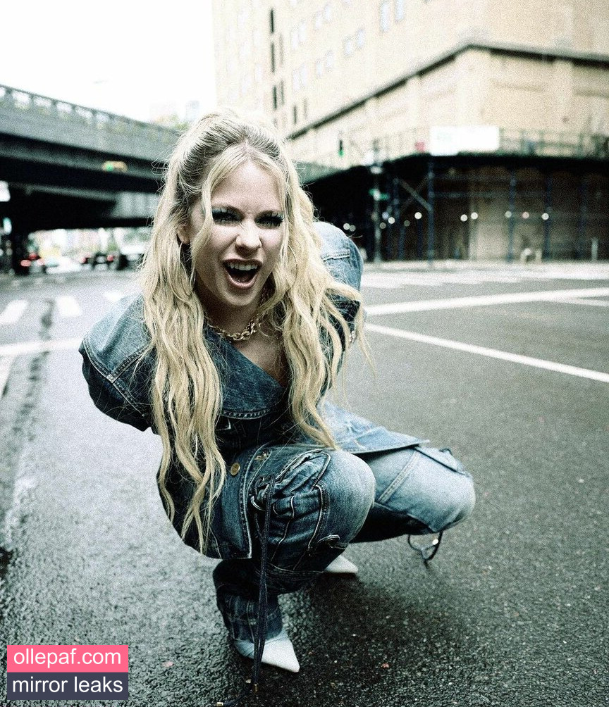 Latest Leaks Avril Lavigne Nude #555 - Fapello