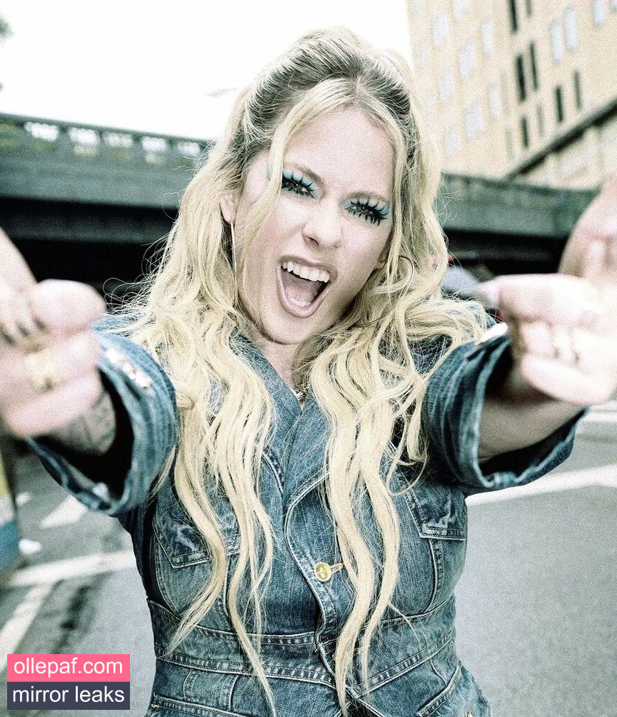 Latest Leaks Avril Lavigne Nude #558 - Fapello