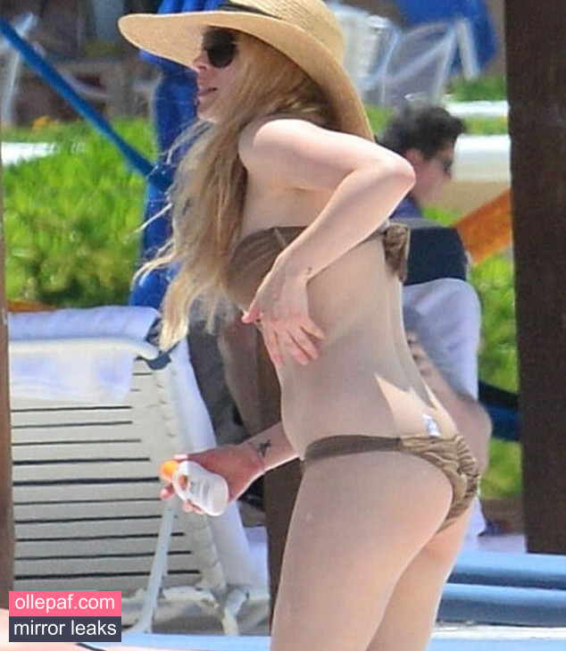 Avril Lavigne Nude Leaks OnlyFans #57 - Fapello