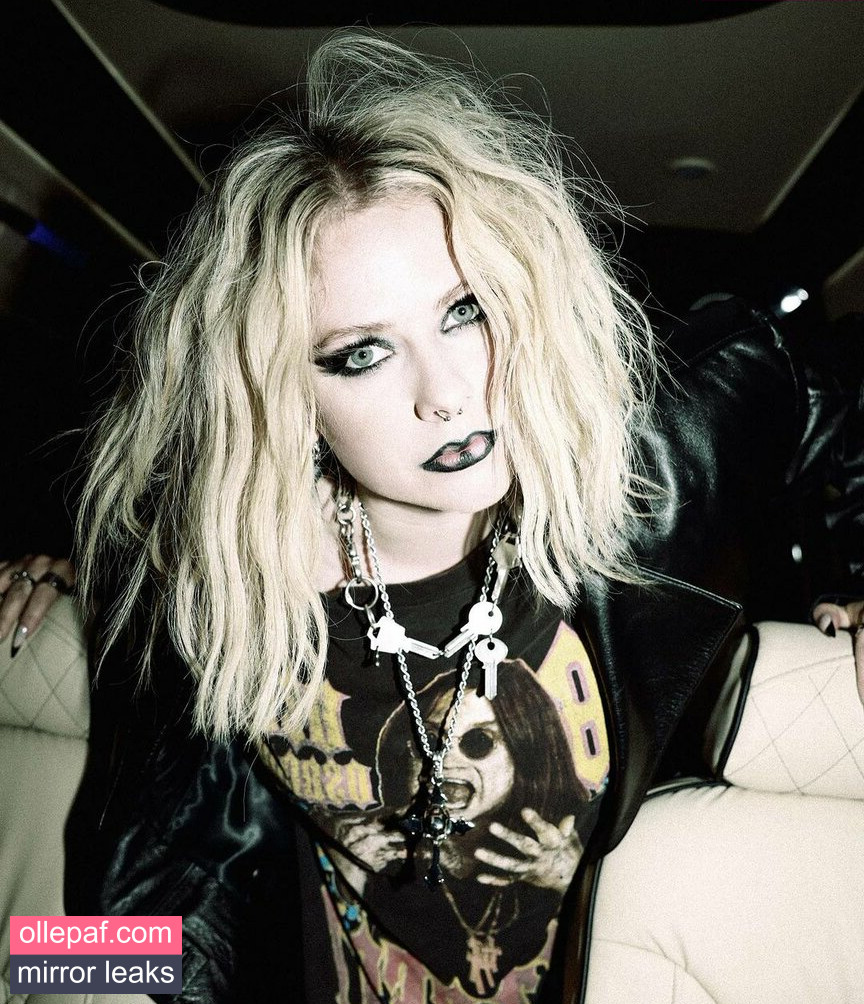 Latest Leaks Avril Lavigne Nude #564 - Fapello