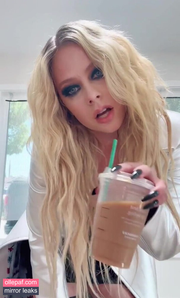 Latest Leaks Avril Lavigne Nude #607 - Fapello