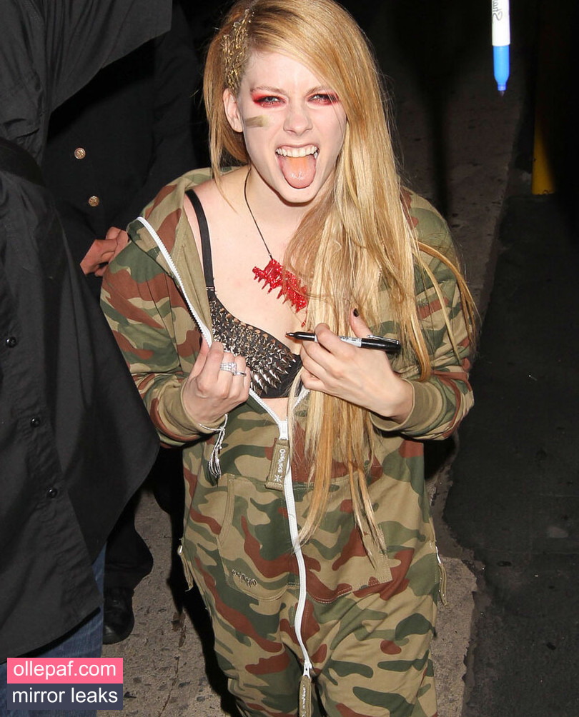 Latest Leaks Avril Lavigne Nude #665 - Fapello