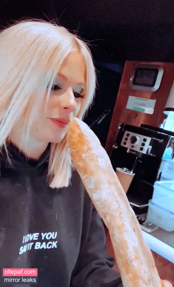 Latest Leaks Avril Lavigne Nude #712 - Fapello