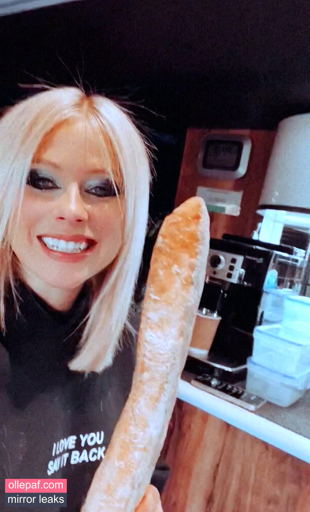 Latest Leaks Avril Lavigne Nude #713 - Fapello