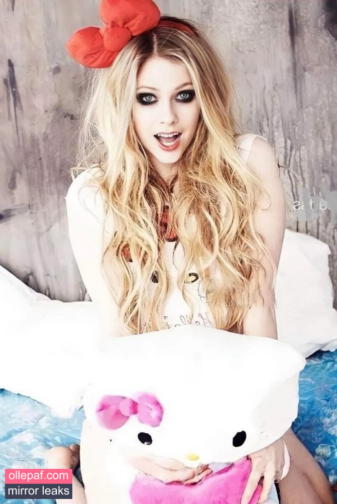 Latest Leaks Avril Lavigne Nude #858 - Fapello