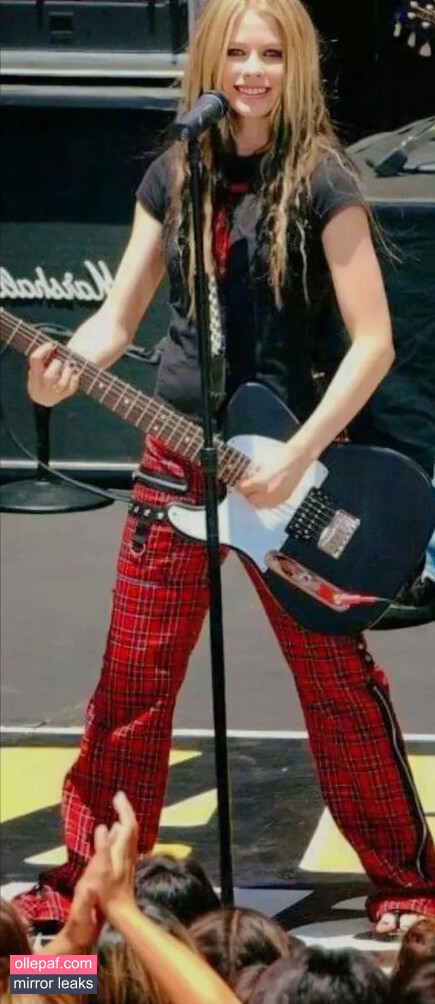 Latest Leaks Avril Lavigne Nude #859 - Fapello