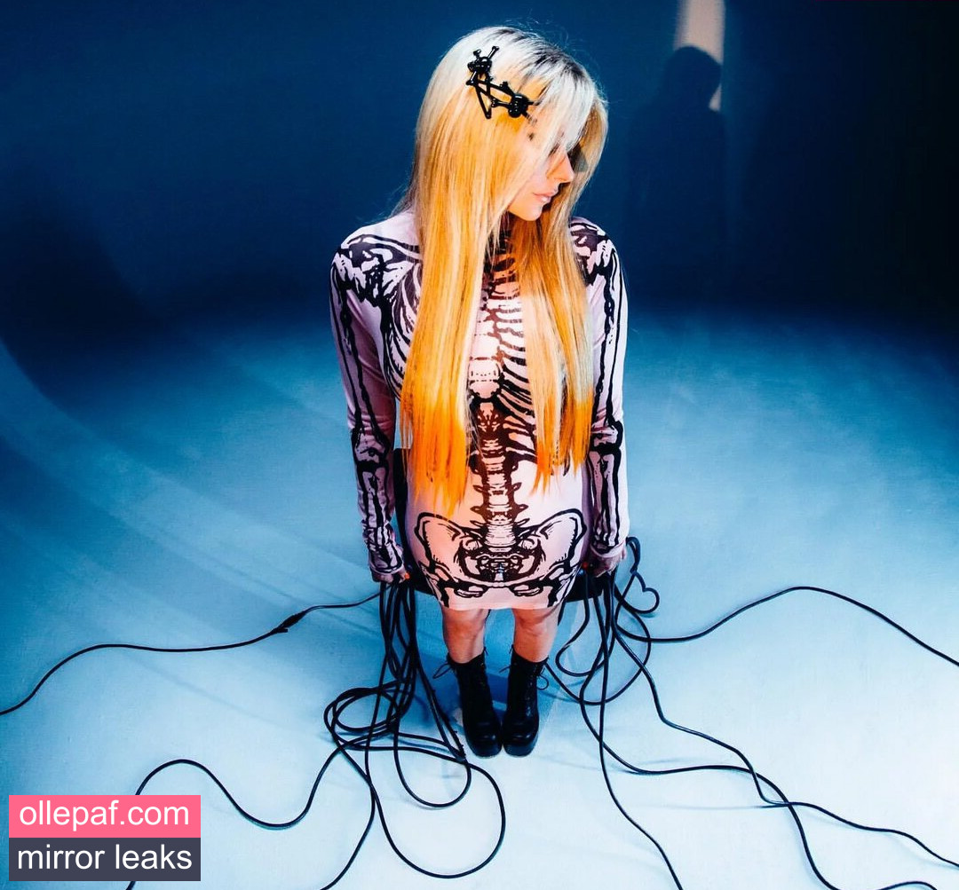 Latest Leaks Avril Lavigne Nude #910 - Fapello