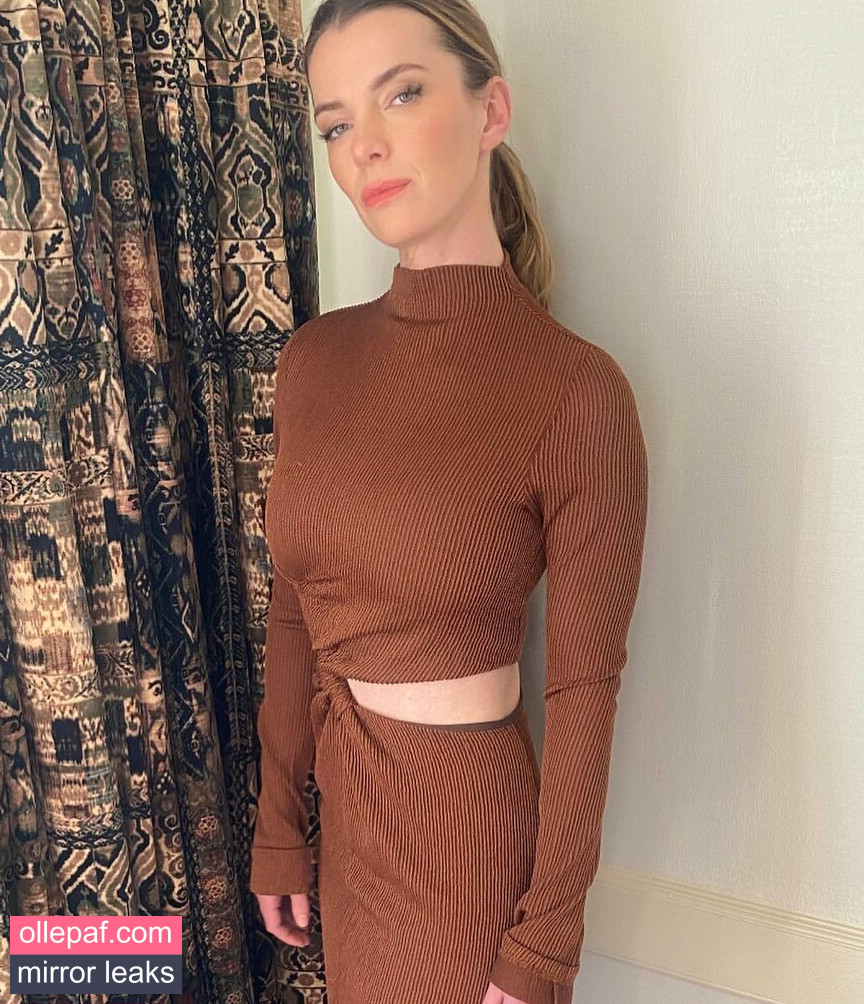 Betty Gilpin Nude Leaks OnlyFans #108 - Fapello