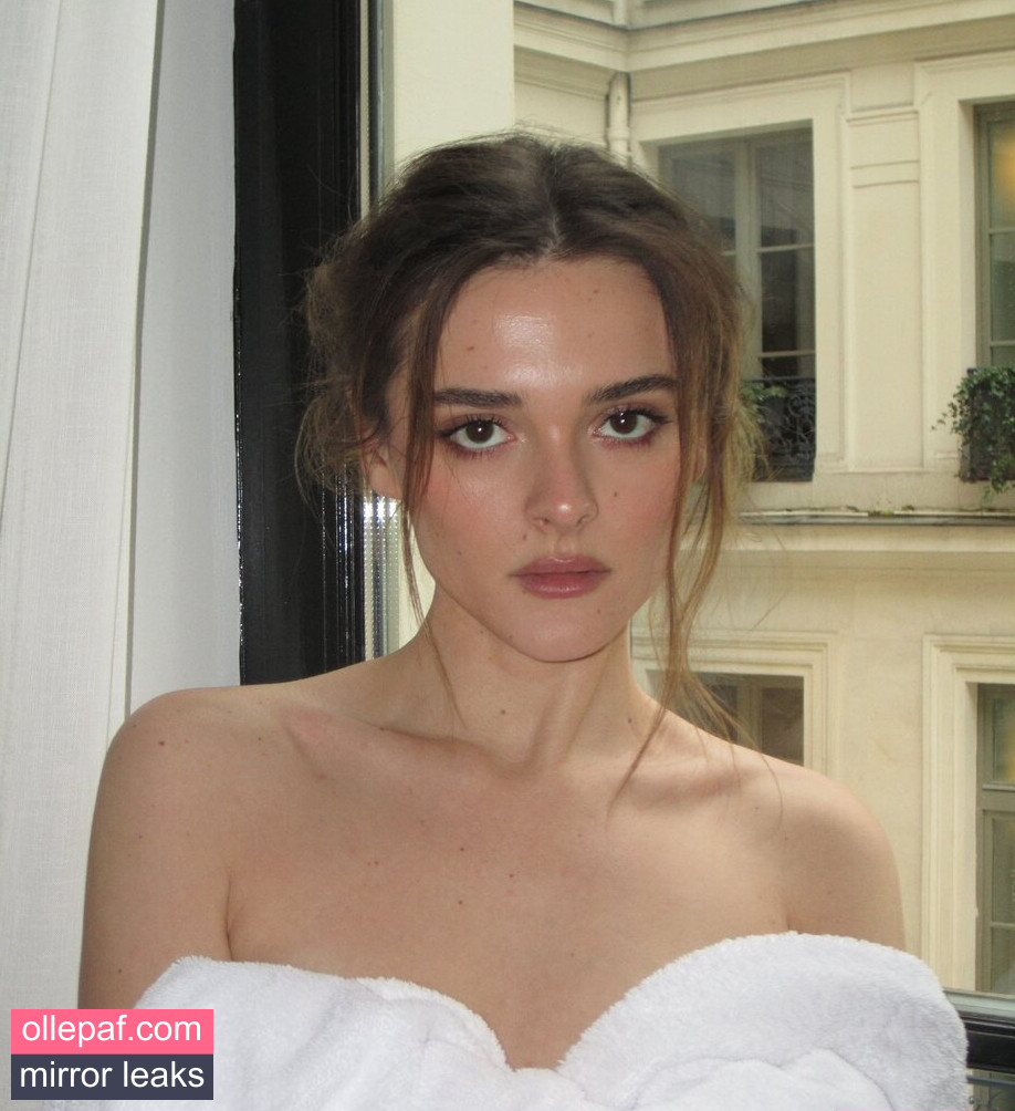 Latest Leaks Charlotte Lawrence Nude #14 - Fapello
