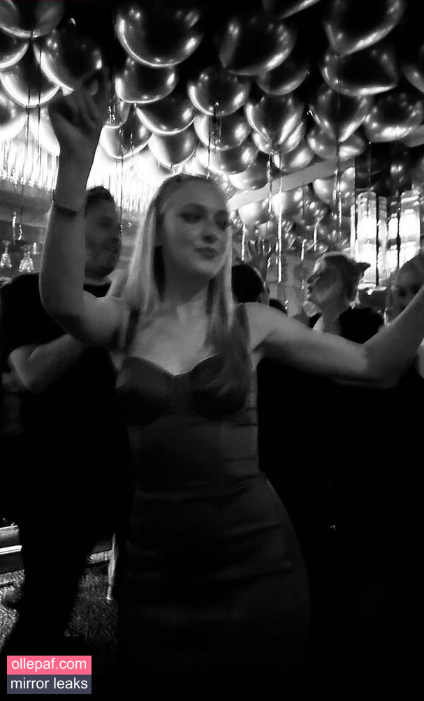 Latest Leaks Dakota Fanning Nude #277 - Fapello