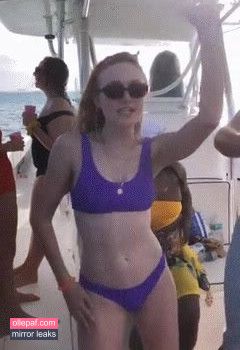 Dakota Fanning Nude Leaks OnlyFans #380 - Fapello