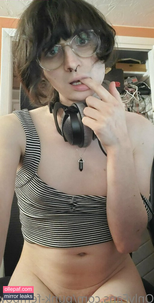 Latest Leaks Femme Punk Nude #12 - Fapello