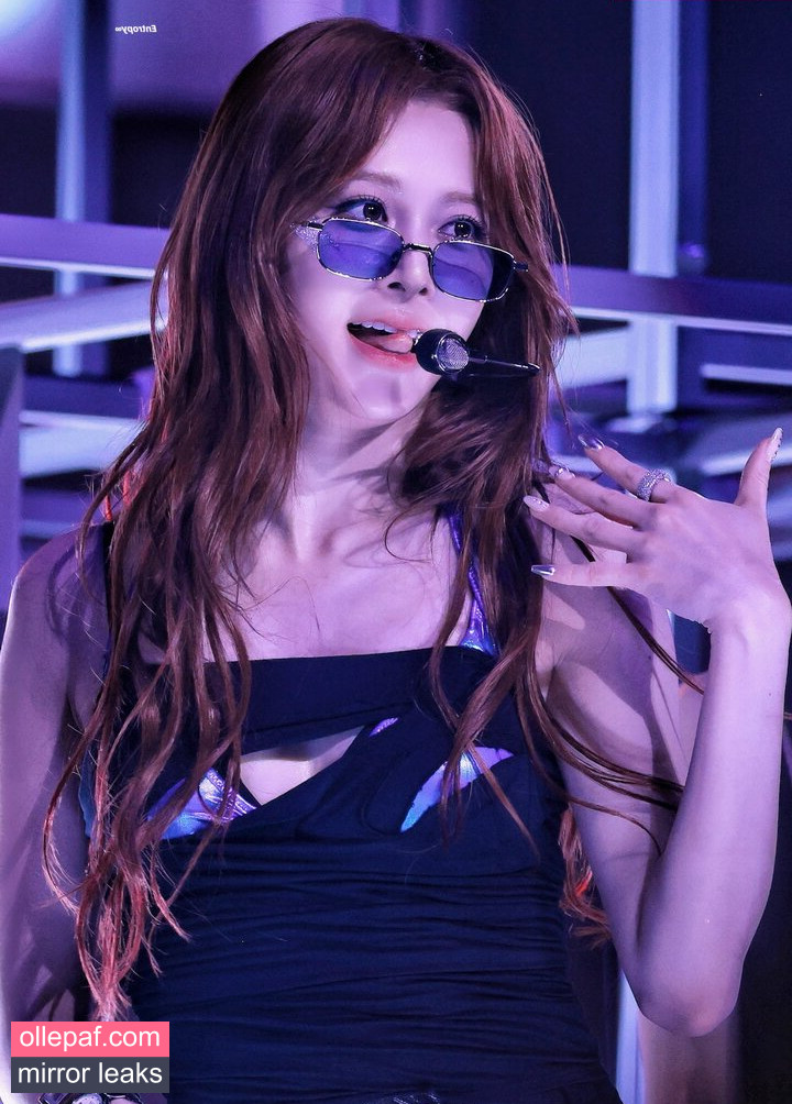 Latest Leaks Huh Yunjin 허윤진 Nude #20 - Fapello