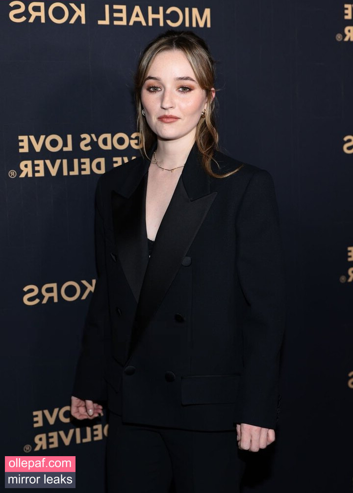 Kaitlyn Dever Nude Leaks OnlyFans #68 - Fapello