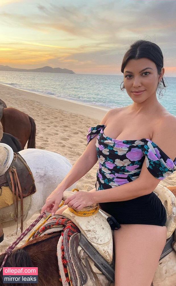 Latest Leaks Kourtney Kardashian Nude #1061 - Fapello