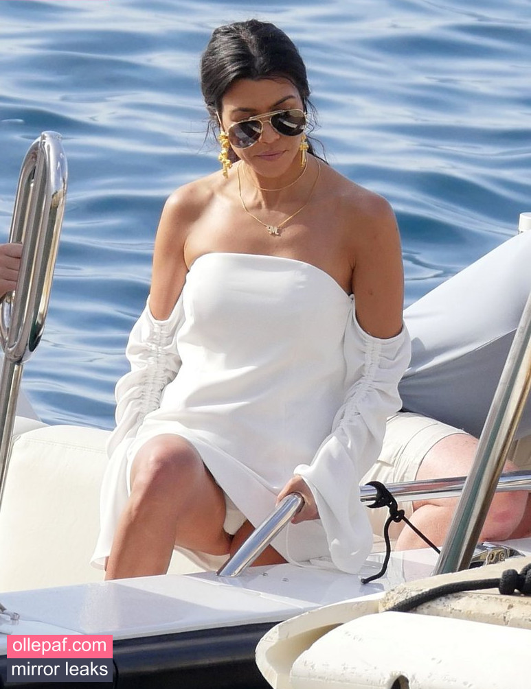 Latest Leaks Kourtney Kardashian Nude #1114 - Fapello