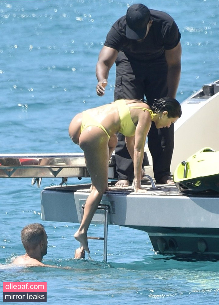 Latest Leaks Kourtney Kardashian Nude #1192 - Fapello