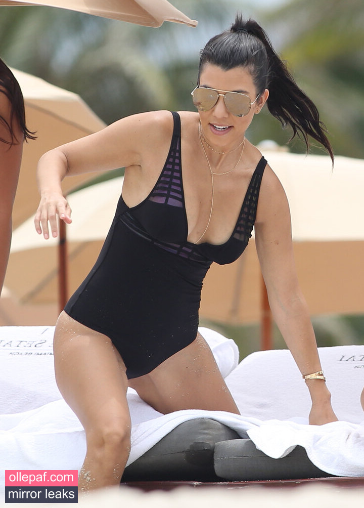 Latest Leaks Kourtney Kardashian Nude #811 - Fapello