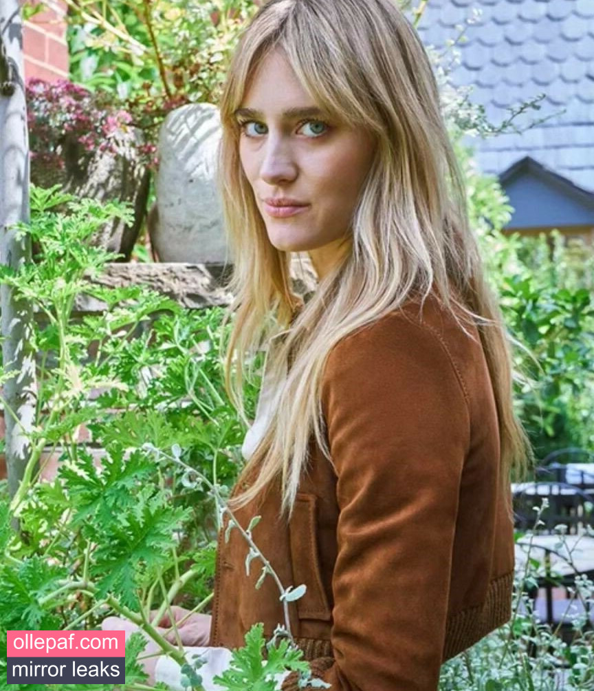 Latest Leaks Mackenzie Davis Nude #44 - Fapello