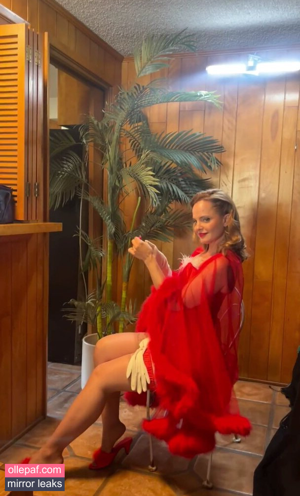 Latest Leaks Mena Suvari Nude #263 - Fapello