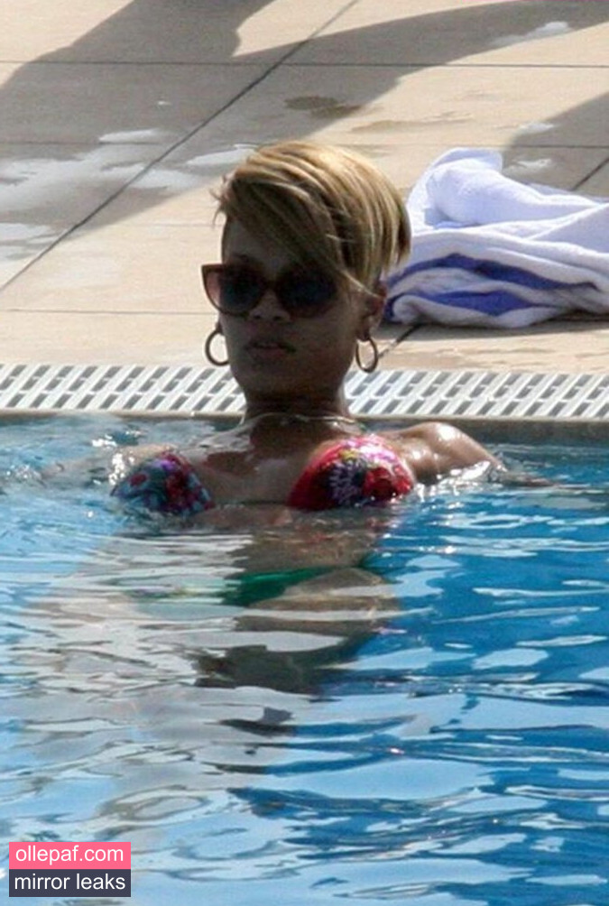 Latest Leaks Rihanna Nude #1337 - Fapello